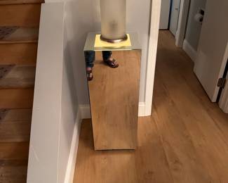 Mirrored pedestal