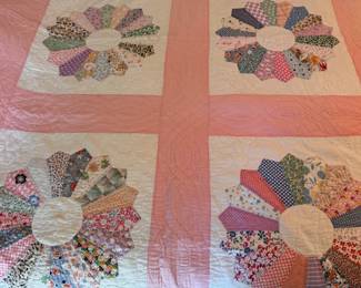 Vintage Dresden Plate quilt