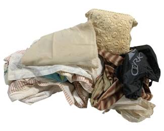 5731 - Lot of Assorted Linens