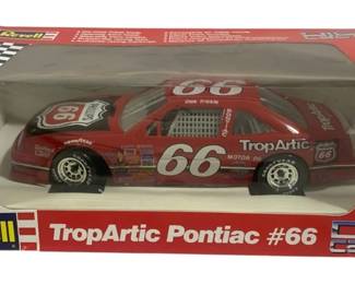 5961 - Revell TropArtic Pontiac #66 1/24 Die Cast