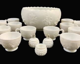 4917 - Vintage Westmoreland Milk Glass Punch Bowl Set (Description): 16pcs