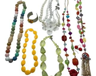 8094 - Lot of Costume Jewelry