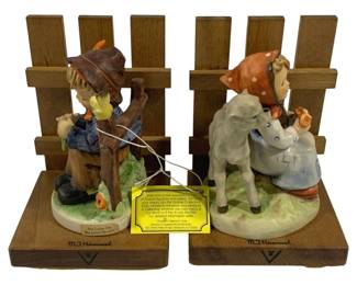 4204 - Goebel She Loves Me... Bookends - 5.5 x 4 x 4
