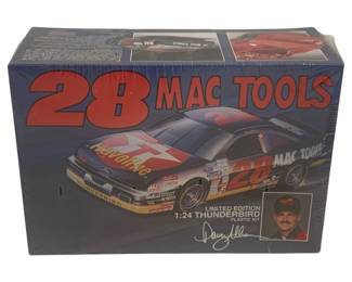 5984 - Monogram #28 Mac Tools Thunderbird 1/24 (Description): Model Kit