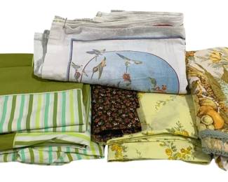 5137 - Lot of Assorted Vintage Linens