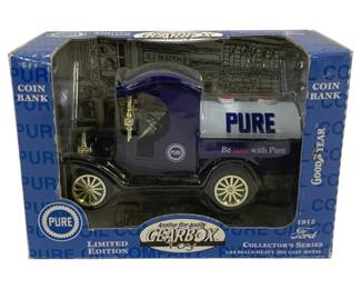 4096 - Gearbox Pure 1912 Ford Tanker Die Cast in Box (Description): 1/24 Scale