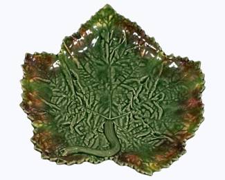 4174 - Bordallo Pinheiro Portuguese Majolica Leaf Plate (Description): 10.25" Round