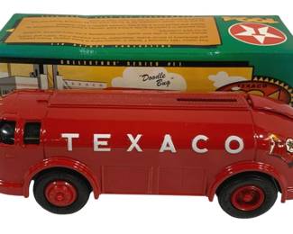 4117 - Texaco 1934 Diamond T Tanker w/ Box