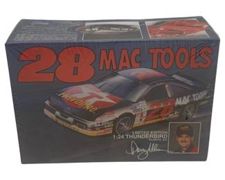 5980 - Monogram #28 Mac Tools Thunderbird 1/24 (Description): Model Kit