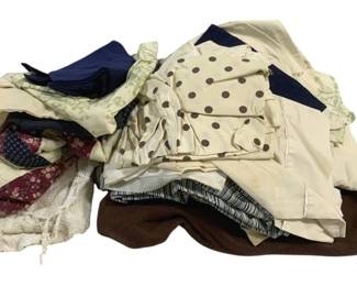 5733 - Lot of Assorted Linens