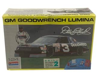 5981 - Monogram GM Goodwrench Lumina 1/24 Model (Description): Kit