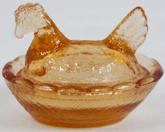 1690 - Miniature Amber Glass Hen on Nest 2x3x2