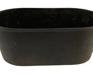 4922 - Vintage Cast Iron Pot - 10 x 25 x 12