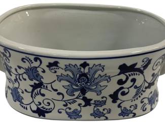 5213 - Blue/White Porcelain Chinoiserie Terrine/Footbath (Description): Planter - 14 x 9 x 6