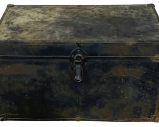 5357 - Vintage Military Style Foot Locker Trunk (Description): 29 x 17 x 16