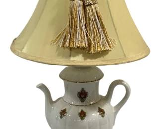 5145 - Vintage Ceramic Teapot Table Lamp - 23" Tall (Description): Working condition, rued as is electric/electronic/mechanical item. No guarantee all components present
