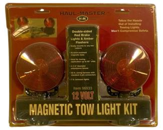 6514 - Magnetic Tow Light Kit - new (Description): Used as is electric/electronic/mechanical item. No guarantee all components, untested.