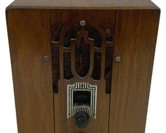 6324 - Crosley Model 5113 AM Radio - 7.5 x 11.5 x 9.5 (Description): Used as is electric/electronic/mechanical item. No guarantee all components, untested.