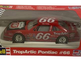 5965 - Revell TropArtic Pontiac #66 1/24 Die Cast