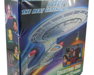 501 - 1993 Star Trek The Next Generation Case (Description): 1993 Star Trek The Next Generation Collectors Case. This collectors case holds 12 figures. Measures 13 inches by 10 inches by 3.5 inches.