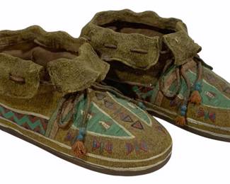 4266 - Moccasins - Resin - 7.5 x 4 x 4