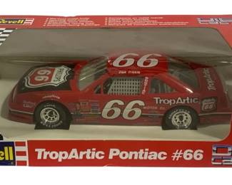 5963 - Revell TropArtic Pontiac #66 1/24 Die Cast