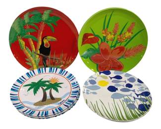 4313 - 12 Plastic Plates - 10", 11" Round
