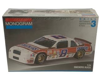 5982 - Monogram Snickers Buick 1/24 Model Kit