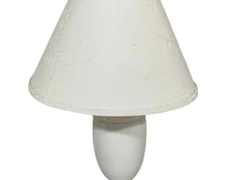 5007 - Vintage Lenox Ivory Porcelain Table Lamp - 24" Tal (Description): Used as is electric/electronic/mechanical item. No guarantee all components, untested.