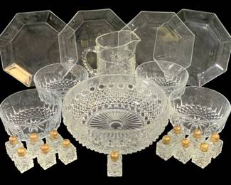 6601 - Lot of Assorted Glass Items - Bowls, Salt & Pepper (Description): Shakers & More