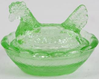 1689 - Miniature Green Glass Hen on Nest 2x3x2