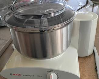 Bosch universal plus  800 watt Mixer