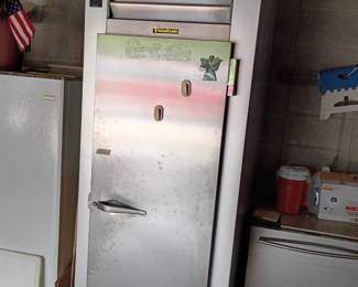 Commercial refrigerator G10010