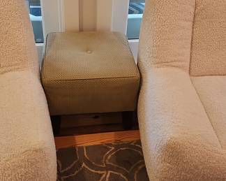 Lee Inc. Teddy Bear Swivel Armchair