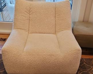 Lee Inc. Teddy Bear Swivel Armchair