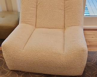 Lee Inc. Teddy Bear Swivel Armchair