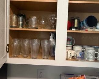 Assorted Dinnerware and Glassware Set second image