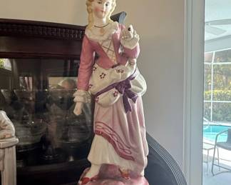 Porcelain Figurine of a Woman in th Century Attire