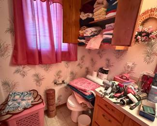 New & Slightly used Towels, Bath Mats Rugs