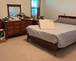 Vintage Bedroom Furniture, Bed, Dresser Mirror Sheets