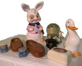 454 - Group Lot of Assorted Decor Items