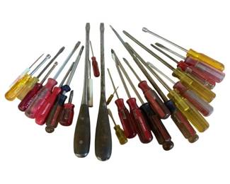 526 - Group Lot of Assorted Screwdrivers