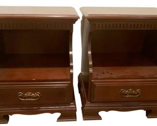 294 - Set of 2 Nightstands - 25 x 22 x 16