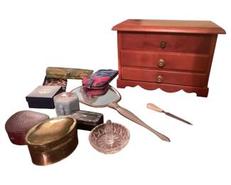 451 - Group Lot of Jewelry & Makeup Accessories