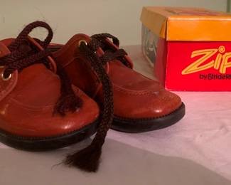461 - Pair of Child's Shoes - Size 6