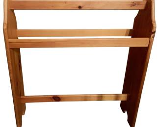207 - Oak Quilt Rack - 32.5 x 30 x 8