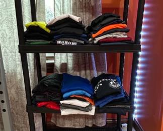 Gracious Living Tier Black Plastic Shelving Unit with Folded Clothing