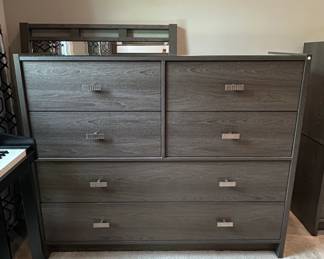 Ashley Furniture Caitbrook Drawer Dresser in Gray