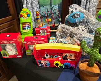 Mickey Mouse Clubhouse Handy Helper Tool Box Playset and Other Childrens Toys