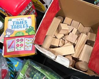 Wooden Building Blocks and Educational Flashcards Set